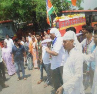 The symbolic funeral passed by MNS against KDMT's disturbance | केडीएमटीच्या दुरवस्थेविरोधात मनसेने काढली प्रतिकात्मक प्रेतयात्रा