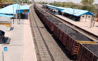 Coal wagon fire at Pulgaon railway station | पुलगाव रेल्वे स्थानकावर कोळसा वॅगनला आग