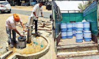 Increased crowd on handpumps and wells | हातपंप व विहिरीवर वाढली गर्दी Increased crowd on handpumps and wells | हातपंप व विहिरीवर वाढली गर्दी