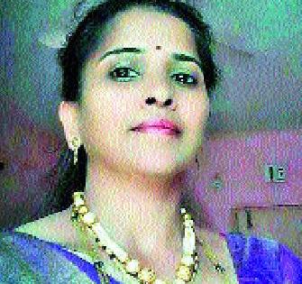 Death of a seriously injured woman in a car hit | कारच्या धडकेत गंभीर जखमी महिलेचा मृत्यू Death of a seriously injured woman in a car hit | कारच्या धडकेत गंभीर जखमी महिलेचा मृत्यू