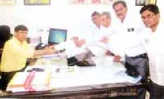 Prohibition on behalf of Mannis on Satyapar Maharaj's attack | सत्यपाल महाराजावरील हल्ल्याचा मअंनिसच्या वतीने निषेध Prohibition on behalf of Mannis on Satyapar Maharaj's attack | सत्यपाल महाराजावरील हल्ल्याचा मअंनिसच्या वतीने निषेध