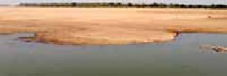 The chances of getting water in the tap are gray | नळाला पाणी येण्याची शक्यता धूसर The chances of getting water in the tap are gray | नळाला पाणी येण्याची शक्यता धूसर