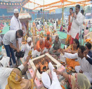 Maha Yajna for good rains by Yog Vedant Samiti | योग वेदांत समितीतर्फे चांगल्या पावसासाठी महायज्ञ