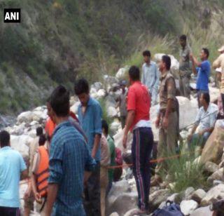 22 killed in bus crash in Uttarakhand | उत्तराखंडमध्ये बस दरीत कोसळून 22 जणांचा मृत्यू