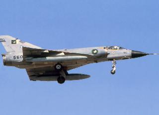 Pakistan's fighter aircraft claim to have entered India - Air Force | पाकिस्तानी लढाऊ विमाने भारतात घुसल्याचा दावा खोटा - एअरफोर्स