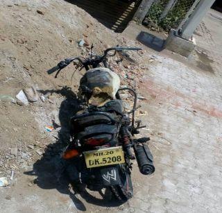 Motor bicycles took place on a petrol pump at Pachora | पाचोरा येथे पेट्रोल पंपावर मोटर सायकलीने घेतला पेट