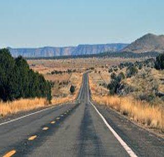 The evergreen highway of Jalgaon is known as the four-lane | जळगावातील महामार्गाच्या चौपदरीकरणाचा मुहूर्त कधी