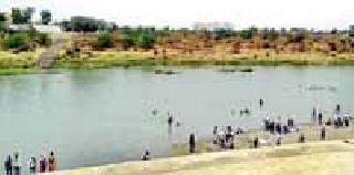 Water in river banks with dam water ... | धरणाच्या पाण्याने नदीपात्रात पाणी...