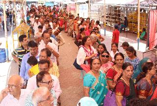 More than two lakh devotees took a glimpse of Karveer Nisani | सव्वा दोन लाख भाविकांनी घेतले करवीर निवासीनीचे दर्शन