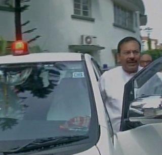 Minister refuses to delete car's red light | गाडीवरील लाल दिवा हटवण्यास मंत्र्याचा नकार