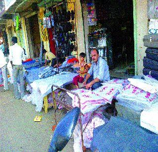 Tribal rainy season before the purchase | आदिवासींची पावसाळापूर्व खरेदी सुरू