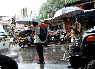 Monsoon rain erupted Mahabaleshwar! | मान्सूनपूर्व पावसाने महाबळेश्वरला झोडपले!