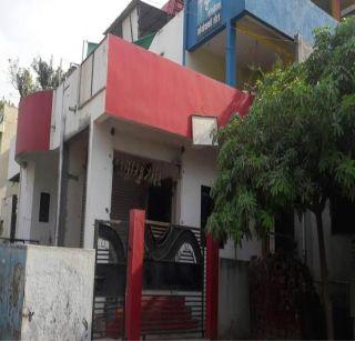 The dog left on the side of the squad for the confiscation of the hospital | हॉस्पिटल जप्तीसाठी आलेल्या पथकाच्या अंगावर सोडले श्वान The dog left on the side of the squad for the confiscation of the hospital | हॉस्पिटल जप्तीसाठी आलेल्या पथकाच्या अंगावर सोडले श्वान
