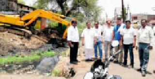 Monsoon cleaning in the city started | शहरात सुरू झाली मान्सूनपूर्व सफाई