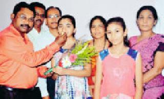 Vaishnavi Chende of Amaduga first in the district | आमगावची वैष्णवी शेेंडे जिल्ह्यात प्रथम