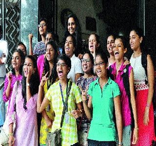 This time the girls' stake | यंदाही मुलींची बाजी