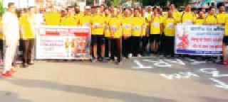 The doctor ran for the anti-tobacco awareness | तंबाखूविरोधी जागृतीसाठी धावले डॉक्टर