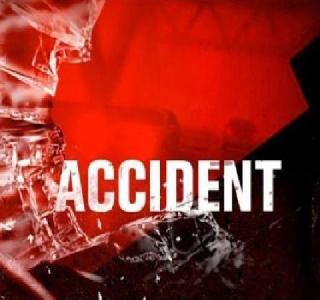 Minibus-truck accident; Three killed, 10 injured | मिनीबस-ट्रक अपघात; तिघांचा मृत्यू, १० जखमी