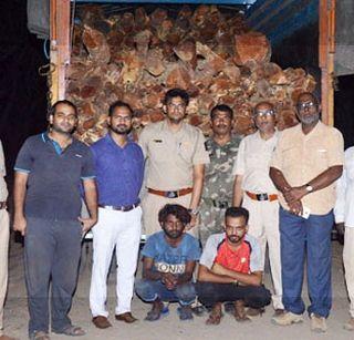 'Well' wood transporters: Both of them are arrested | ‘खैर’ लाकडाची वाहतूक करणा:या दोघांना अटक