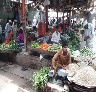 Vegetable in arrivals in the Anner-Bori area decreased | अनेर-बोरी परिसरात भाज्यांची आवक घटली