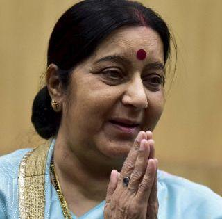 Sushma Swaraj gets Pakistani visa for child's treatment | मुलाच्या उपचारासाठी सुषमा स्वराजांनी पाकिस्तानी नागरिकाला मिळवून दिला व्हिसा