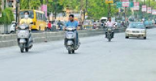 Tire life, cemented by cement roads | सिमेंट रस्त्यांनी घटेल टायरचे आयुष्य Tire life, cemented by cement roads | सिमेंट रस्त्यांनी घटेल टायरचे आयुष्य