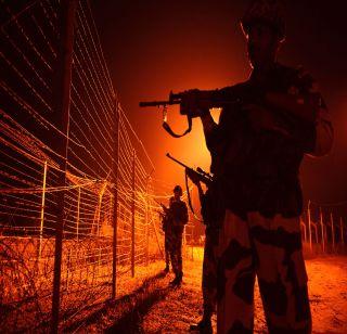 Pakistan violates ceasefire, Indian Army firing | पाकिस्तानकडून पुन्हा शस्त्रसंधीचं उल्लंघन, भारतीय जवानांचं गोळीबाराला चोख प्रत्युत्तर