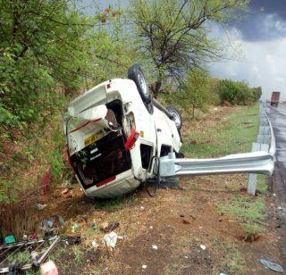 Two killed, 12 injured in accident on Mumbai-Pune Expressway | मुंबई-पुणे एक्स्प्रेस वेवरील अपघातात दोघांचा मृत्यू, 12 जण जखमी