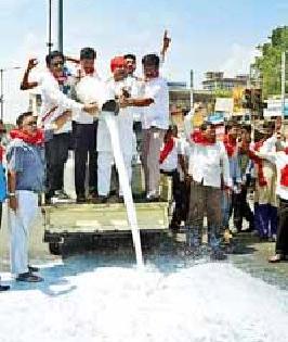 The movement of farmers in Nagpur continues | नागपुरात शेतकऱ्यांचे आंदोलन सुरूच The movement of farmers in Nagpur continues | नागपुरात शेतकऱ्यांचे आंदोलन सुरूच