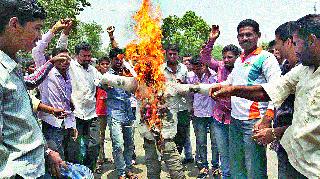 Confusion in the morning, aggressive after noon | सकाळी संभ्रम, दुपारनंतर आक्रमक