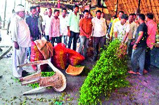 On the third day, vegetable market closed | तिसऱ्या दिवशीही भाजीबाजार बंदच