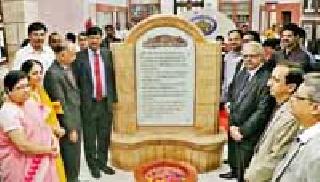 The High Court lawyers 'makeover' | हायकोर्ट वकील परिसराचा होतोय ‘मेकओव्हर’ The High Court lawyers 'makeover' | हायकोर्ट वकील परिसराचा होतोय ‘मेकओव्हर’