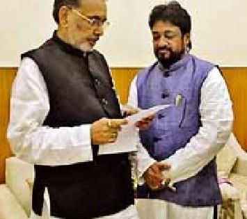 Please forgive the entire debt of the farmers! Light green: Central Agricultural Minister | शेतकऱ्यांची संपूर्ण कर्जमाफी करा! प्रकाश गजभिये : केंद्र्रीय कृषिमंत्री Please forgive the entire debt of the farmers! Light green: Central Agricultural Minister | शेतकऱ्यांची संपूर्ण कर्जमाफी करा! प्रकाश गजभिये : केंद्र्रीय कृषिमंत्री