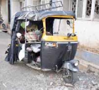 8 killed, eight injured in autorickshaw accident | विचित्र अपघातात आॅटोरिक्षातील महिला ठार, आठ जखमी 8 killed, eight injured in autorickshaw accident | विचित्र अपघातात आॅटोरिक्षातील महिला ठार, आठ जखमी