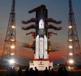 ISRO's launch of GSLV Mark-III launch today, allows astronauts to fly in from India | इस्रोतर्फे आज GSLV मार्क-3 चं प्रक्षेपण, भारतातून अंतराळवीर अवकाशात धाडणं शक्य