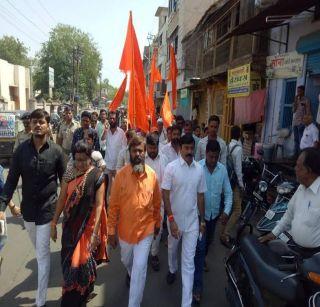 Collective response to 'Bandh' in Dhule city | धुळे शहरात ‘बंद’ला संमिश्र प्रतिसाद