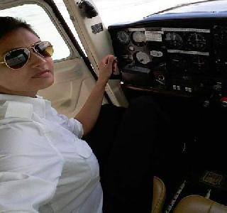 Alka Kubal was piloted! | अलका कुबल यांची लेक झाली पायलट!