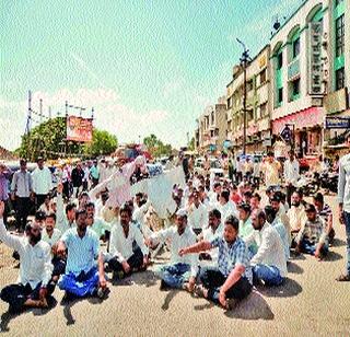 The burning of the statue of the Chief Minister, the closure of the city, | मुख्यमंत्र्यांच्या पुतळ्याचे दहन, शहरामध्ये बंदमुळे भाविकांचे हाल