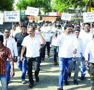 Spontaneous response in the city | नगरमध्ये उत्स्फूर्त प्रतिसाद