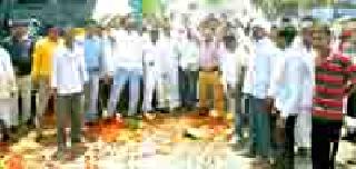 Farmers on the sixth day, agitation agitation | सहाव्या दिवशीही शेतकरी रस्त्यावर, आंदोलन तीव्र Farmers on the sixth day, agitation agitation | सहाव्या दिवशीही शेतकरी रस्त्यावर, आंदोलन तीव्र
