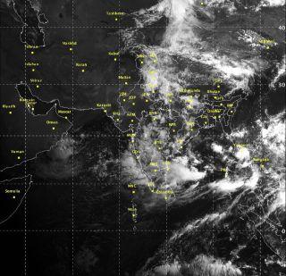 Solid presence of rain in Solapur | सोलापुरात पावसाची दमदार हजेरी