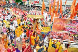 Shobha Yatra was rolled out in the dome of the drums | ढोल-ताशांच्या गजरात निघाली शोभायात्रा