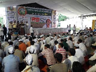 Nashik farmers' council confusion | नाशिकच्या शेतकरी परीषदेत गोंधळ Nashik farmers' council confusion | नाशिकच्या शेतकरी परीषदेत गोंधळ