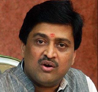 Ashok Chavan, the leader of the BJP government, goes to dictatorship | भाजपा सरकारची वाटचाल लोकशाहीकडून हुकुमशाहीकडे : अशोक चव्हाण