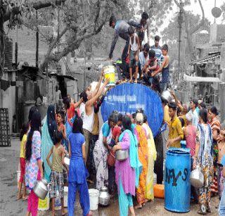 Rainwater harvesting in Jalgaon but distribution of drinking water | जळगावात पाऊस मुसळधार मात्र पेयजलासाठी वणवण