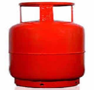 104 beneficiaries benefit gas cylinders! | १0४ लाभार्थींना गॅस सिलेंडरचा लाभ !