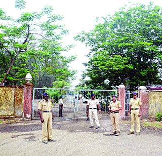 The police began to disturb the garbage on the ground floor | पोलीस बंदोबस्तात क्षेपणभूमीवर कचरा टाकण्यास सुरुवात