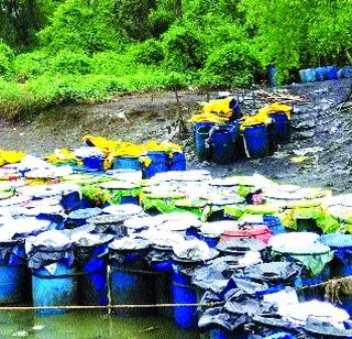 Bunker; 14 lakhs of goods seized | दारूभट्टीवर धाड; १४ लाखांचा माल जप्त