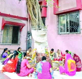 100 years of shrubs in Ganesh temple | गणेश मंदिरातील वटवृक्ष @ १०० वर्षे