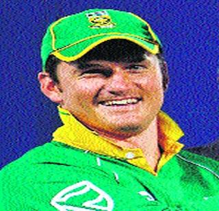 Graeme Smith arrives in South Africa's practice session | दक्षिण आफ्रिकेच्या सराव सत्रास पोहोचला ग्रॅमी स्मिथ